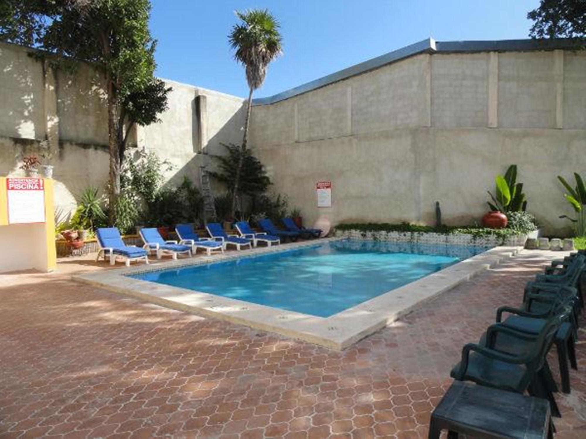 Hotel Las Dalias Inn Merida Exterior photo