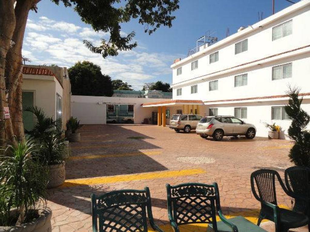 Hotel Las Dalias Inn Merida Exterior photo