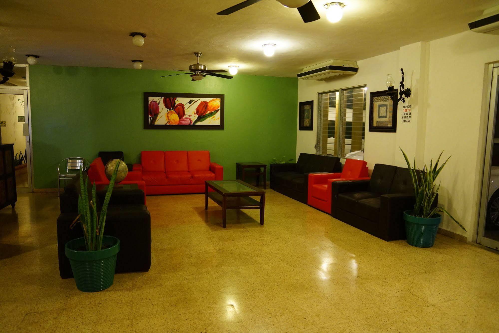 Hotel Las Dalias Inn Merida Exterior photo