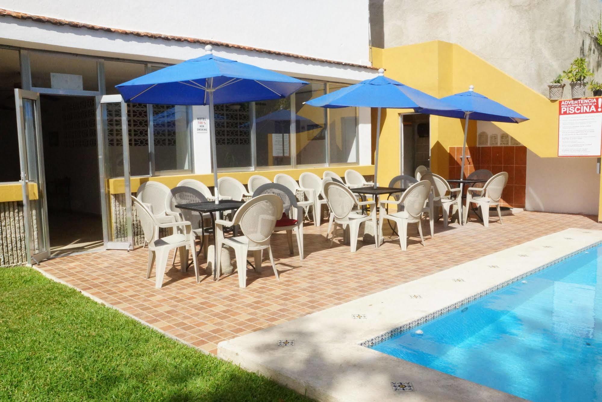 Hotel Las Dalias Inn Merida Exterior photo