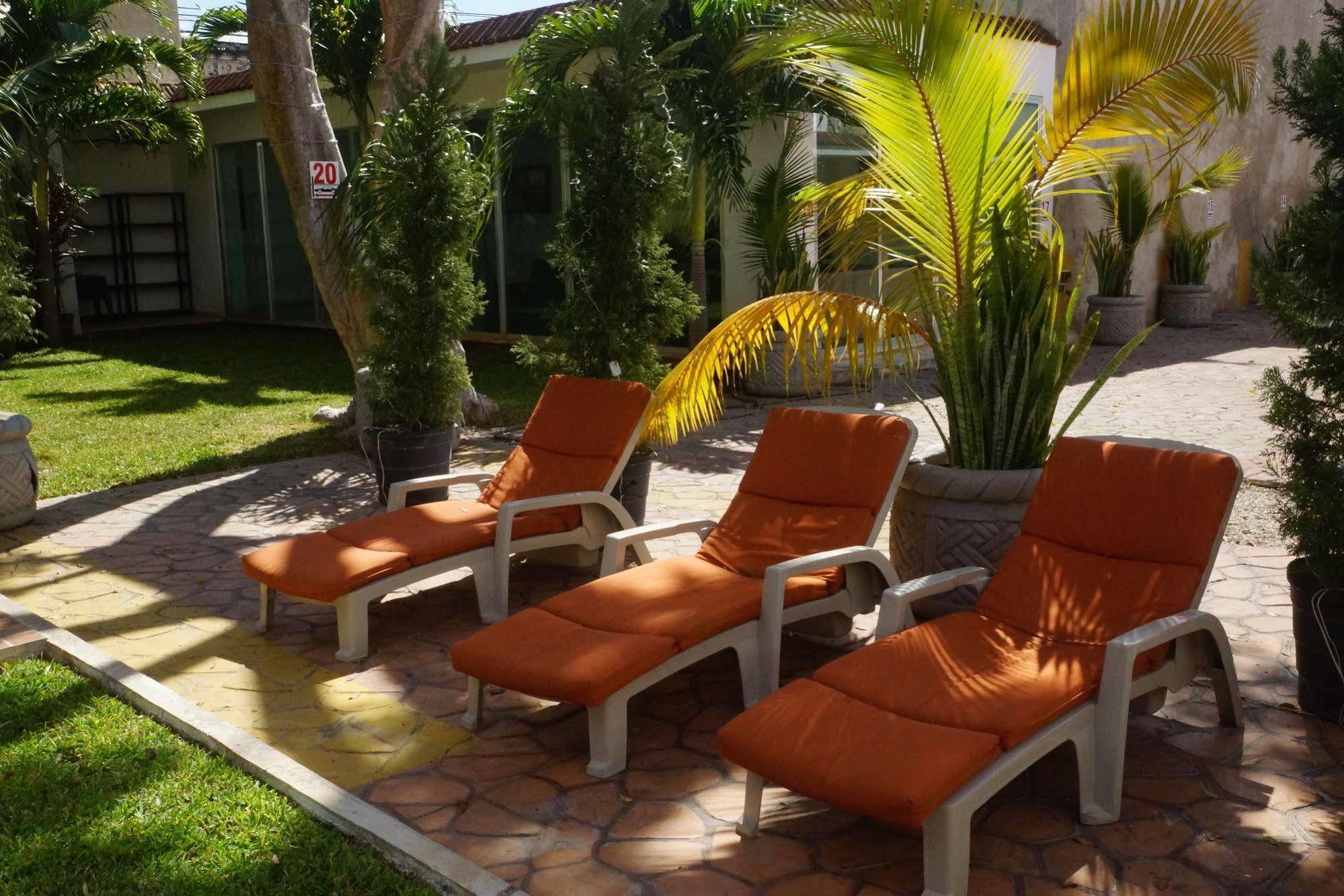 Hotel Las Dalias Inn Merida Exterior photo
