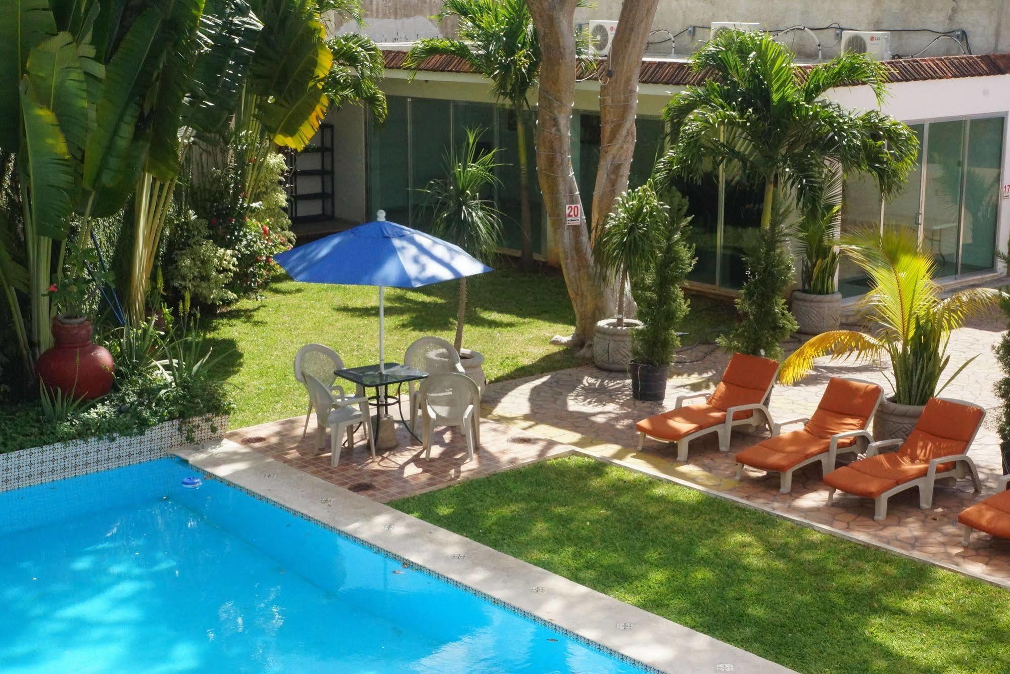 Hotel Las Dalias Inn Merida Exterior photo