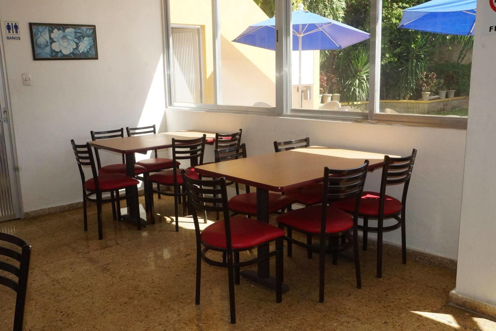 Hotel Las Dalias Inn Merida Exterior photo